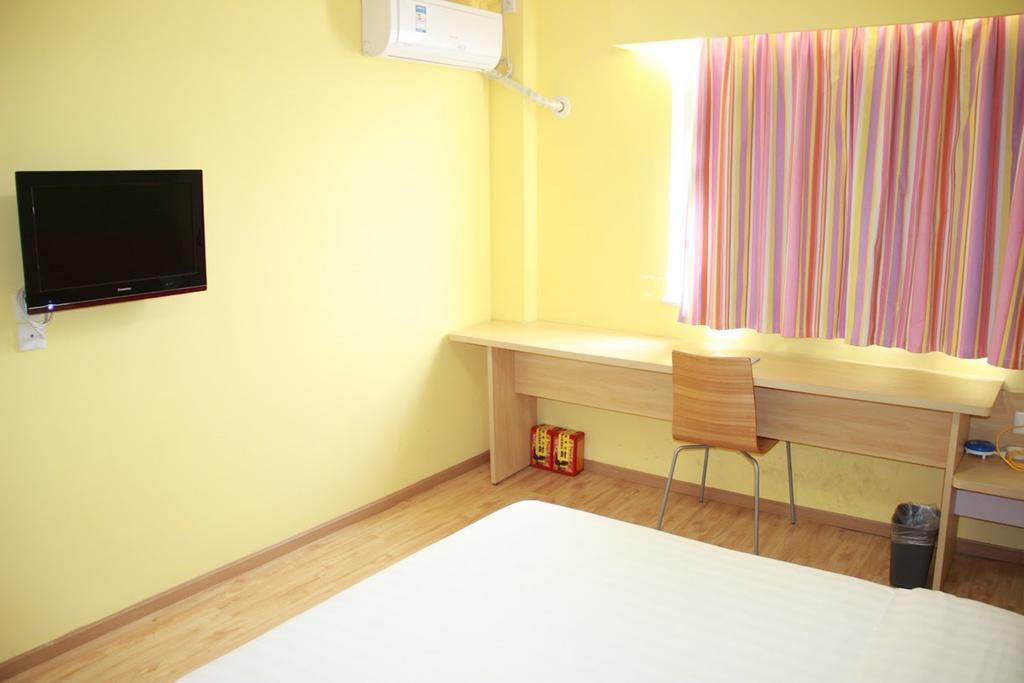 7Days Inn Foshan Qiandeng Lake Nangui Road Subway Station 외부 사진